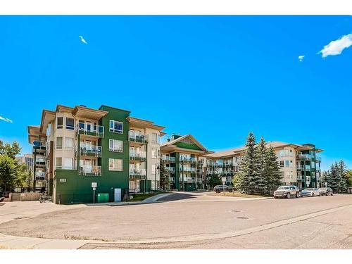 416-3111 34 Avenue Nw, Calgary, AB - Outdoor With Facade