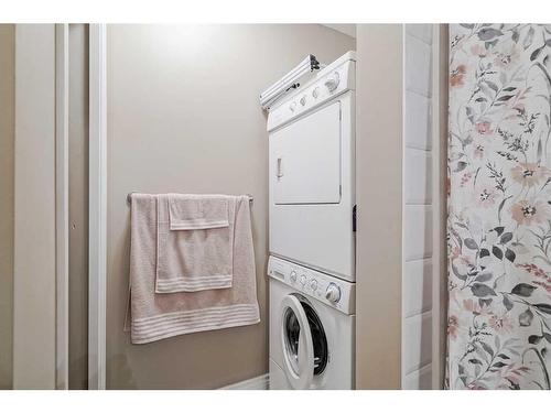 416-3111 34 Avenue Nw, Calgary, AB - Indoor Photo Showing Laundry Room