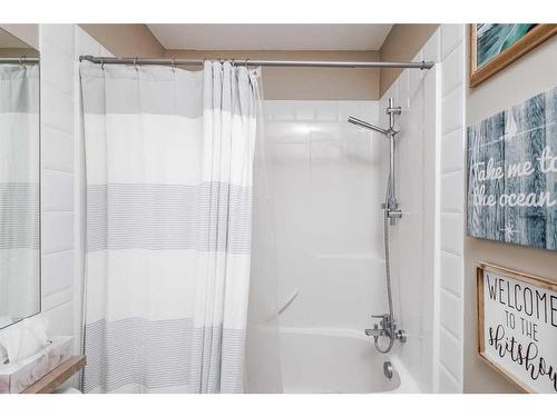 416-3111 34 Avenue Nw, Calgary, AB - Indoor Photo Showing Bathroom