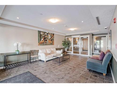 416-3111 34 Avenue Nw, Calgary, AB - Indoor Photo Showing Living Room