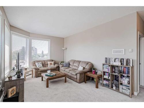 416-3111 34 Avenue Nw, Calgary, AB - Indoor Photo Showing Living Room