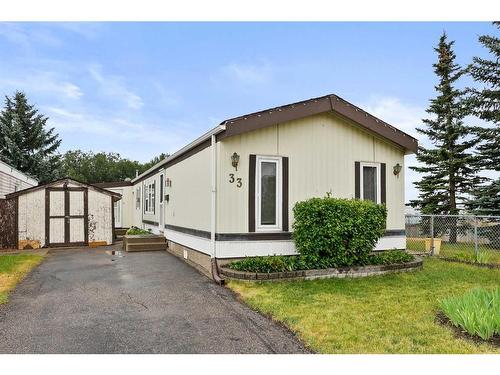 33 Erin Woods Circle Se, Calgary, AB - Outdoor