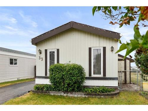 33 Erin Woods Circle Se, Calgary, AB - Outdoor