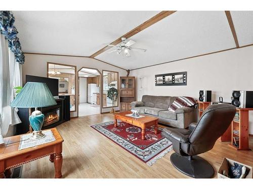 33 Erin Woods Circle Se, Calgary, AB - Indoor Photo Showing Living Room