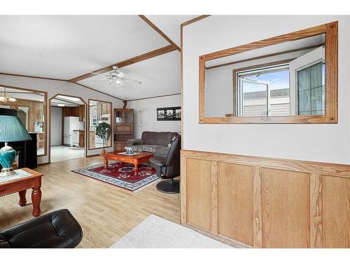 33 Erin Woods Circle Se, Calgary, AB - Indoor Photo Showing Living Room