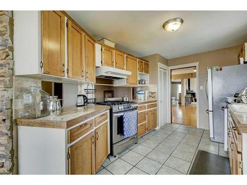 233002 Range Road 283, Rural Rocky View County, AB - Indoor Photo Showing Kitchen