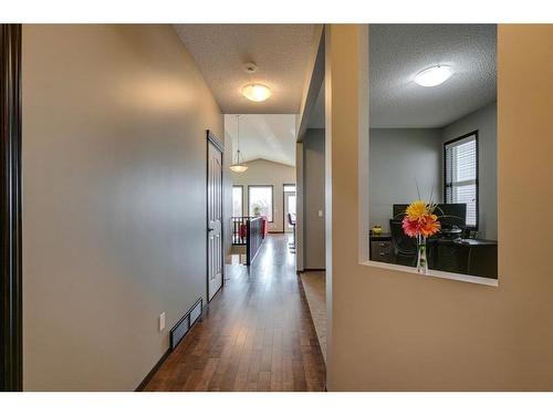 33 Evansview Manor Nw, Calgary, AB - Indoor Photo Showing Other Room