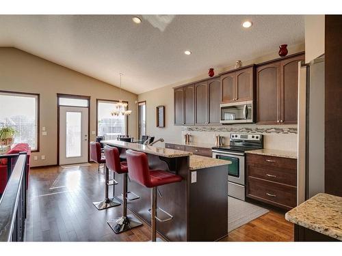 33 Evansview Manor Nw, Calgary, AB - Indoor Photo Showing Kitchen