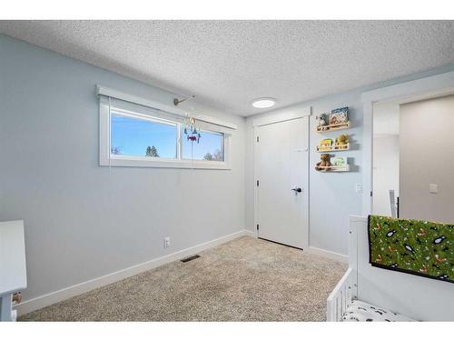 108 Cantrell Drive Sw, Calgary, AB - Indoor Photo Showing Other Room