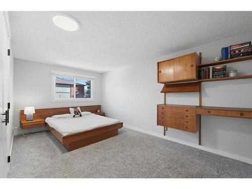 108 Cantrell Drive Sw, Calgary, AB - Indoor Photo Showing Bedroom