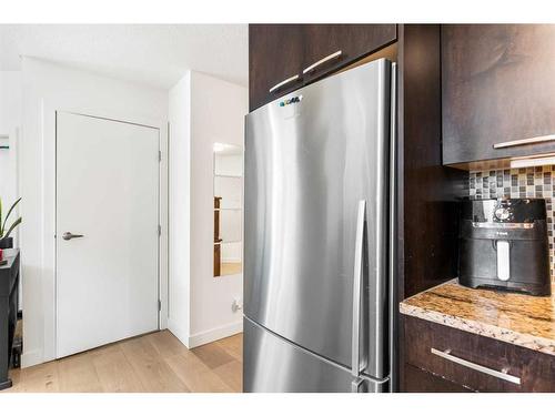 106-333 22 Avenue Sw, Calgary, AB - Indoor Photo Showing Kitchen