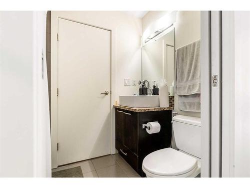 106-333 22 Avenue Sw, Calgary, AB - Indoor Photo Showing Bathroom