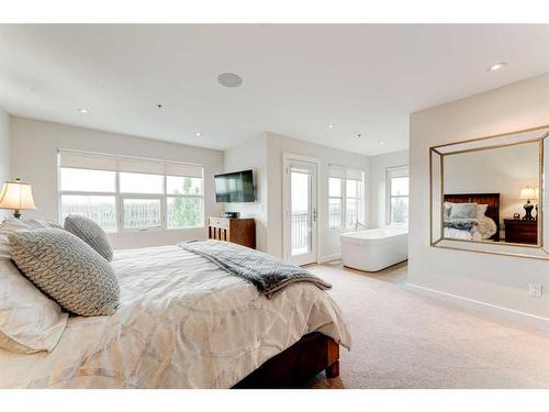 721 Aspen Meadows Hill Sw, Calgary, AB - Indoor Photo Showing Bedroom