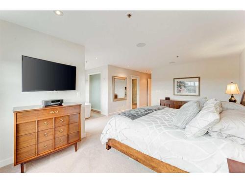 721 Aspen Meadows Hill Sw, Calgary, AB - Indoor Photo Showing Bedroom