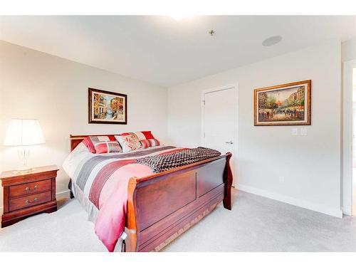 721 Aspen Meadows Hill Sw, Calgary, AB - Indoor Photo Showing Bedroom