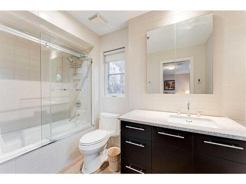 721 Aspen Meadows Hill Sw, Calgary, AB - Indoor Photo Showing Bathroom