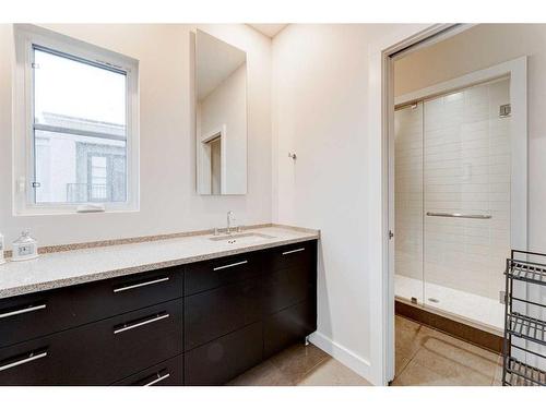 721 Aspen Meadows Hill Sw, Calgary, AB - Indoor Photo Showing Bathroom