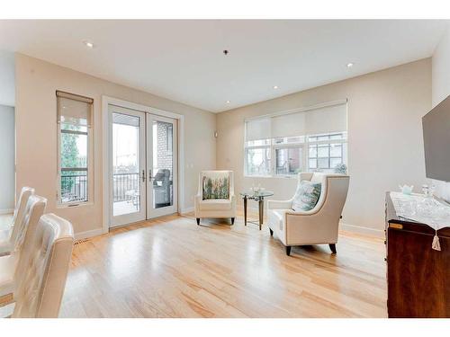 721 Aspen Meadows Hill Sw, Calgary, AB - Indoor Photo Showing Living Room