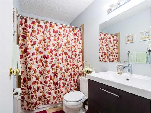 18-195 Manora Place Ne, Calgary, AB - Indoor Photo Showing Bathroom