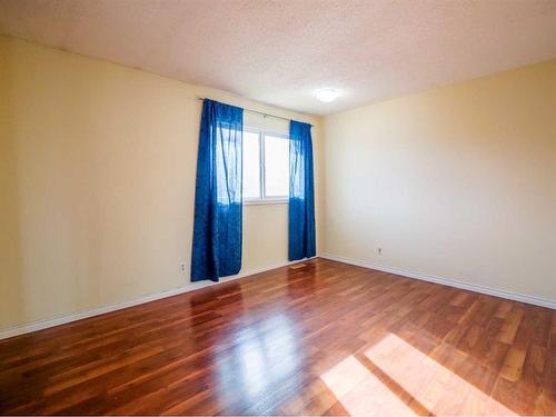 18-195 Manora Place Ne, Calgary, AB - Indoor Photo Showing Other Room