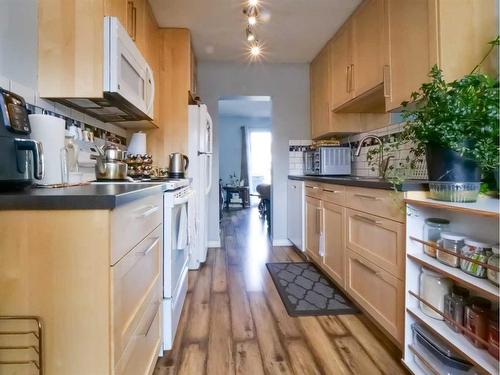 18-195 Manora Place Ne, Calgary, AB - Indoor Photo Showing Kitchen