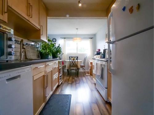 18-195 Manora Place Ne, Calgary, AB - Indoor Photo Showing Kitchen