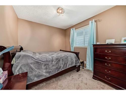 219 New Brighton Circle Se, Calgary, AB - Indoor Photo Showing Bedroom