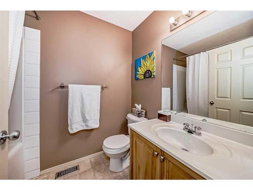 219 New Brighton Circle Se, Calgary, AB - Indoor Photo Showing Bathroom