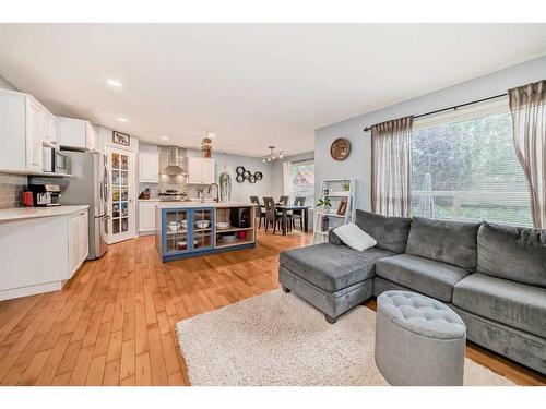 219 New Brighton Circle Se, Calgary, AB - Indoor Photo Showing Living Room