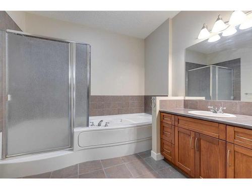 335-10 Discovery Ridge Close Sw, Calgary, AB - Indoor Photo Showing Bathroom