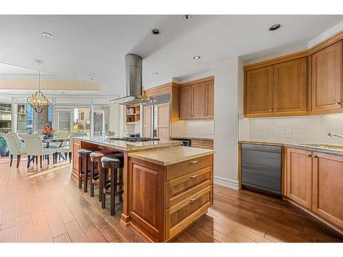 305-600 Princeton Way Sw, Calgary, AB - Indoor Photo Showing Kitchen