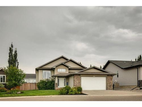 650 West Highland Crescent, Carstairs, AB - Outdoor With Facade