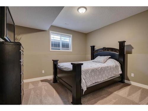 650 West Highland Crescent, Carstairs, AB - Indoor Photo Showing Bedroom