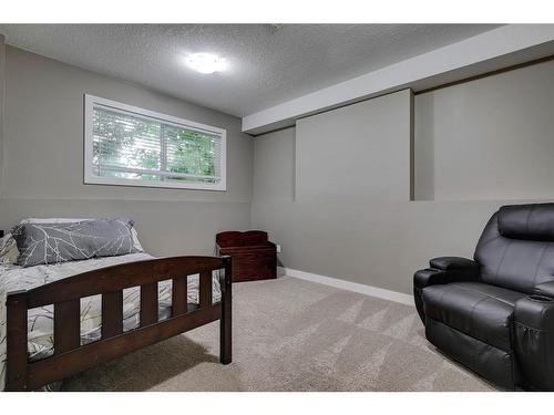 650 West Highland Crescent, Carstairs, AB - Indoor Photo Showing Bedroom