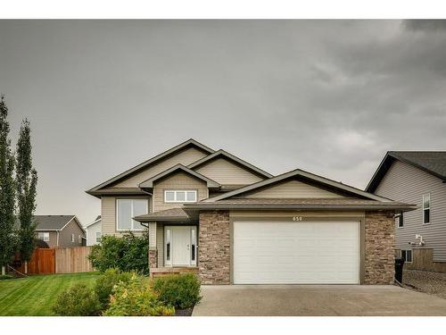 650 West Highland Crescent, Carstairs, AB - Outdoor