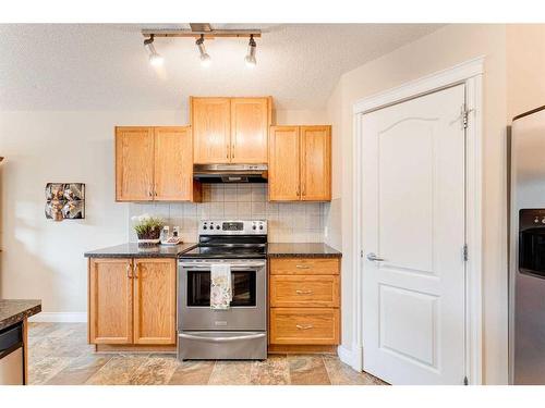 117 Springmere Grove, Chestermere, AB - Indoor Photo Showing Kitchen