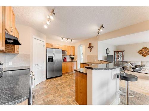 117 Springmere Grove, Chestermere, AB - Indoor Photo Showing Kitchen