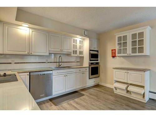 2201-1100 8 Avenue Sw, Calgary, AB - Indoor Photo Showing Kitchen