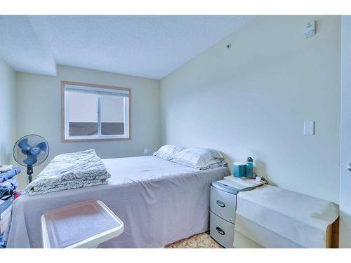 319-92 Saddletree Court Ne, Calgary, AB - Indoor Photo Showing Bedroom