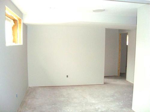 2 Evron Place, Trochu, AB - Indoor Photo Showing Other Room