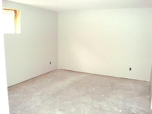 2 Evron Place, Trochu, AB - Indoor Photo Showing Other Room