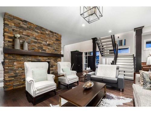 131 Leighton Lane, Rural Rocky View County, AB - Indoor Photo Showing Living Room