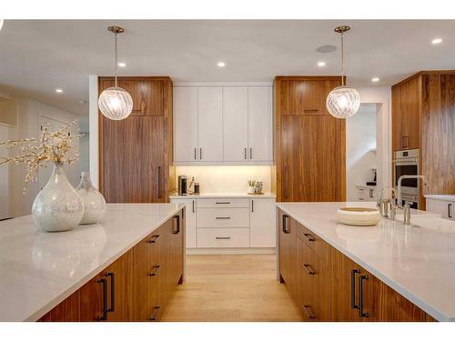 623 38 Avenue Sw, Calgary, AB - Indoor Photo Showing Kitchen With Upgraded Kitchen