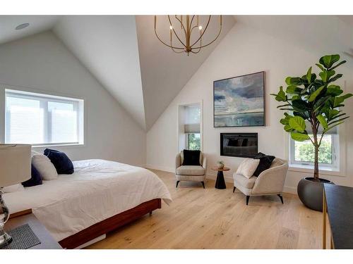 623 38 Avenue Sw, Calgary, AB - Indoor Photo Showing Bedroom