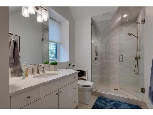 623 38 Avenue Sw, Calgary, AB - Indoor Photo Showing Bathroom