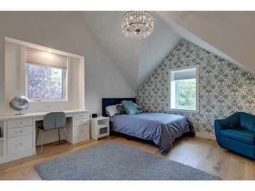 623 38 Avenue Sw, Calgary, AB - Indoor Photo Showing Bedroom