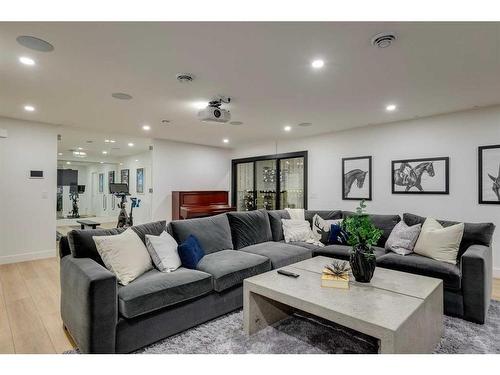 623 38 Avenue Sw, Calgary, AB - Indoor Photo Showing Living Room