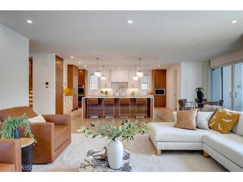 623 38 Avenue Sw, Calgary, AB - Indoor Photo Showing Living Room