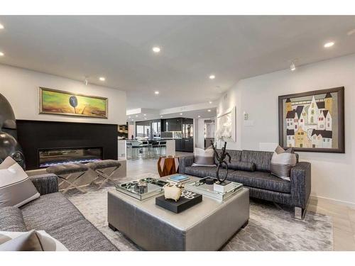 508-318 26 Avenue Sw, Calgary, AB - Indoor Photo Showing Living Room With Fireplace