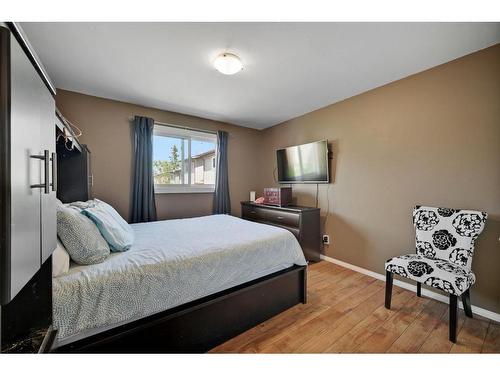 40 Falshire Terrace Ne, Calgary, AB - Indoor Photo Showing Bedroom